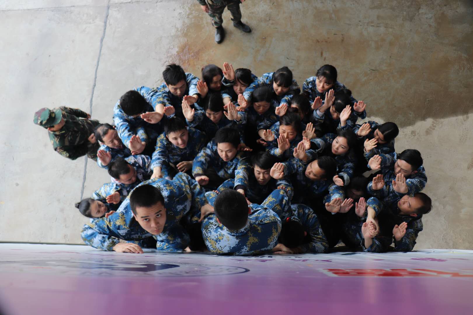 2018火博官方网站春季军事拓展纪实